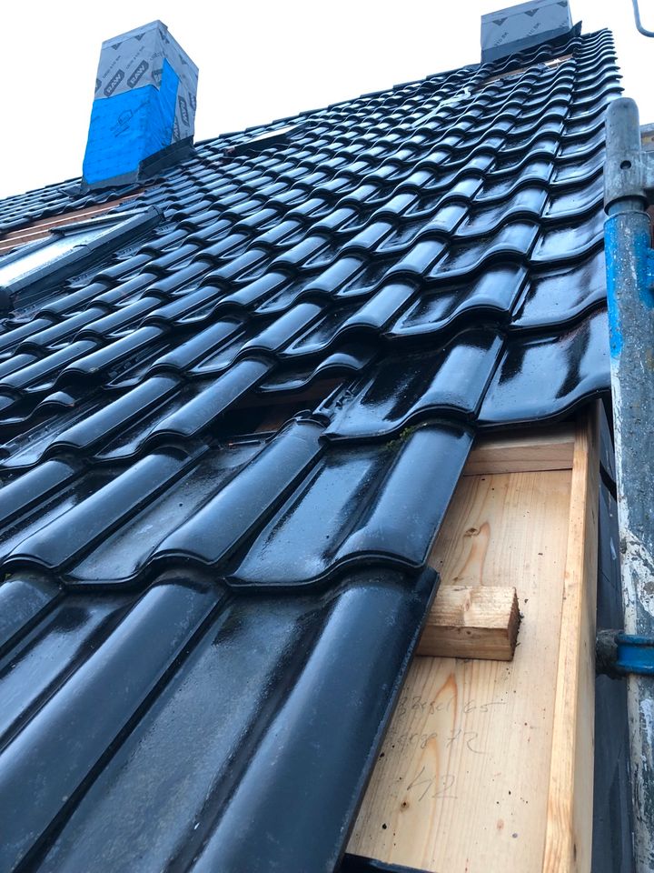 Braas Rubin 11V Dachziegel schwarz glänzend glasiert in Fuldatal