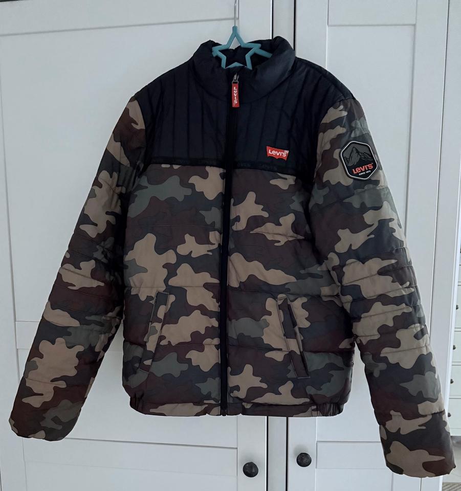 Levi’s Steppjacke Übergang Jungen, Gr. 176, wie neu, Camouflage in Bergholz Rehbrücke