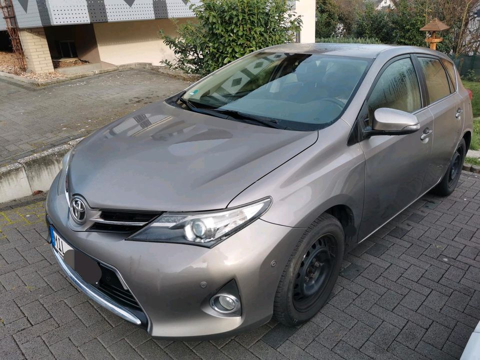 Toyota Auris 1.6 in Hausen