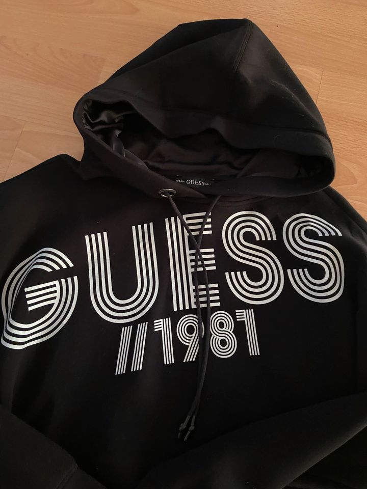 Hoddie von Guess Gr M schwarz in Kupferzell