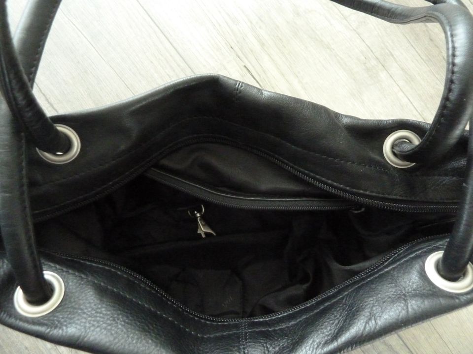 Designer VOI Tasche schwarz silber Handtasche Echtleder *wie neu in Steinach b. Straubing