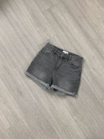 H&M Jeans Shorts Jeansshorts Bermudas grau 34 Niedersachsen - Gieboldehausen Vorschau