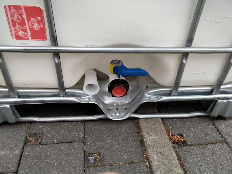IBC-Wassertank, weiß/IBC-Container 1000 l auf Palette, gebraucht in Hofgeismar