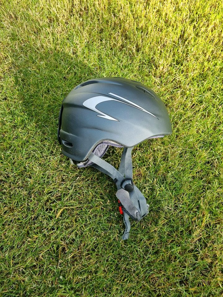 Neuer Sturzhelm Fahrradhelm Reithelm Gr. 52 - 56 - S/M in Dassow