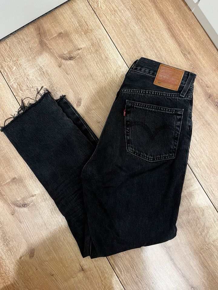 Levi’s Jeans Cropped Mom, 27/28, grau in Marpingen