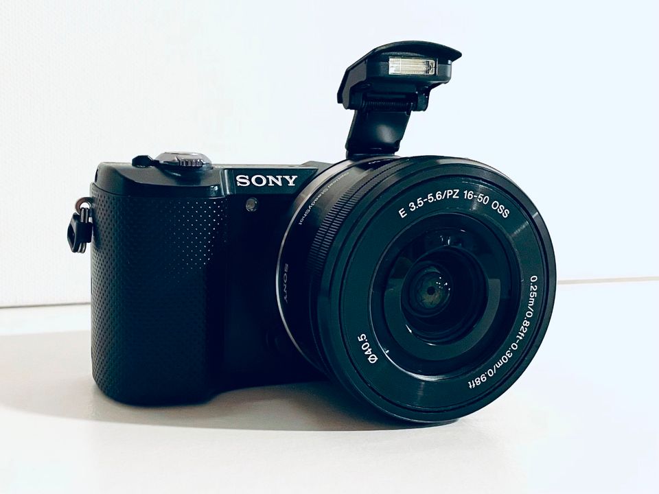 Sony Alpha 5000 Systemkamera wie NEX 5 / A6000 & Kit Objektiv OVP in Berlin