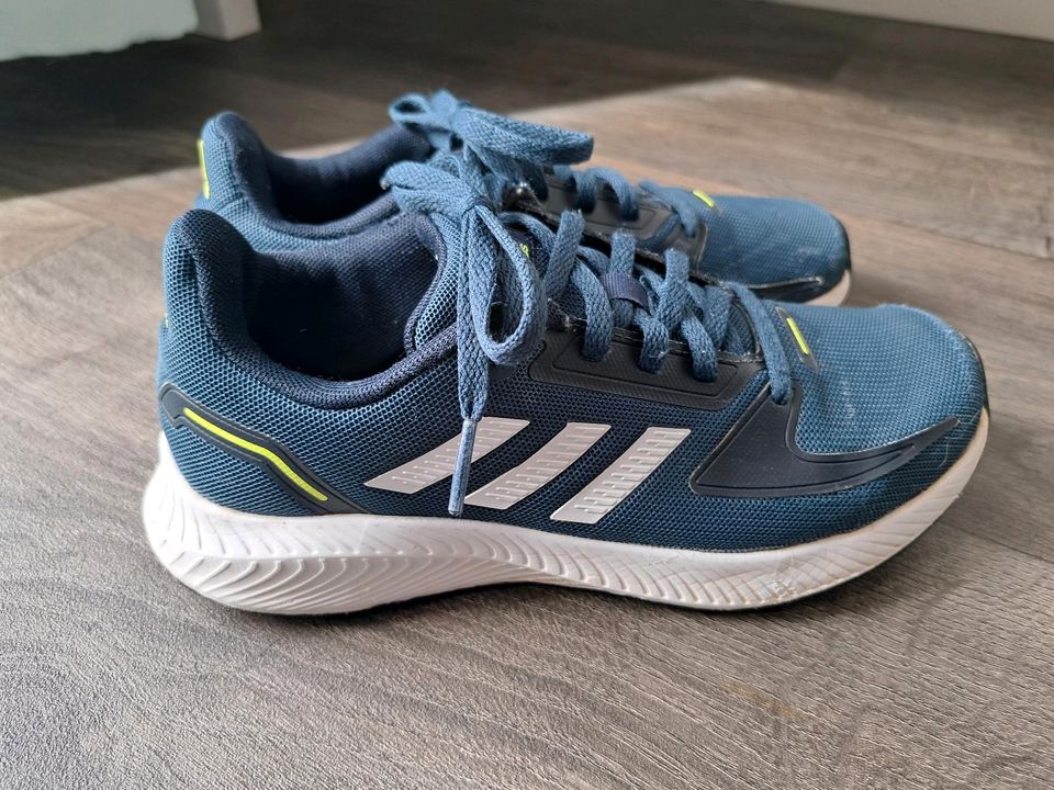 Turnschuh ADIDAS Jungs Größe 36 in Weißenfels