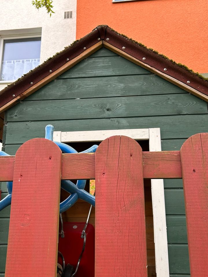 Stelzenhaus / Spielhaus mit  Rutsche, Dach v. Dachdecker gedeckt! in Berlin