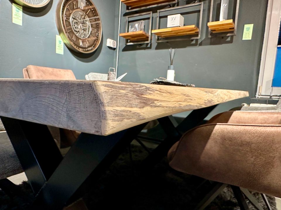 Eiche Baumkante Esstisch 180 cm Echtholz 4 cm massiv Holz Tisch weiß lackiert Eichenholz mit Gestell schwarz massiver Holztisch Konferenztisch Schreibtisch NEU in Schwalmtal