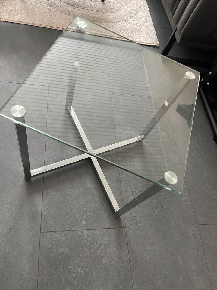 Kleiner Glastisch Tisch Beistelltisch in Duisburg