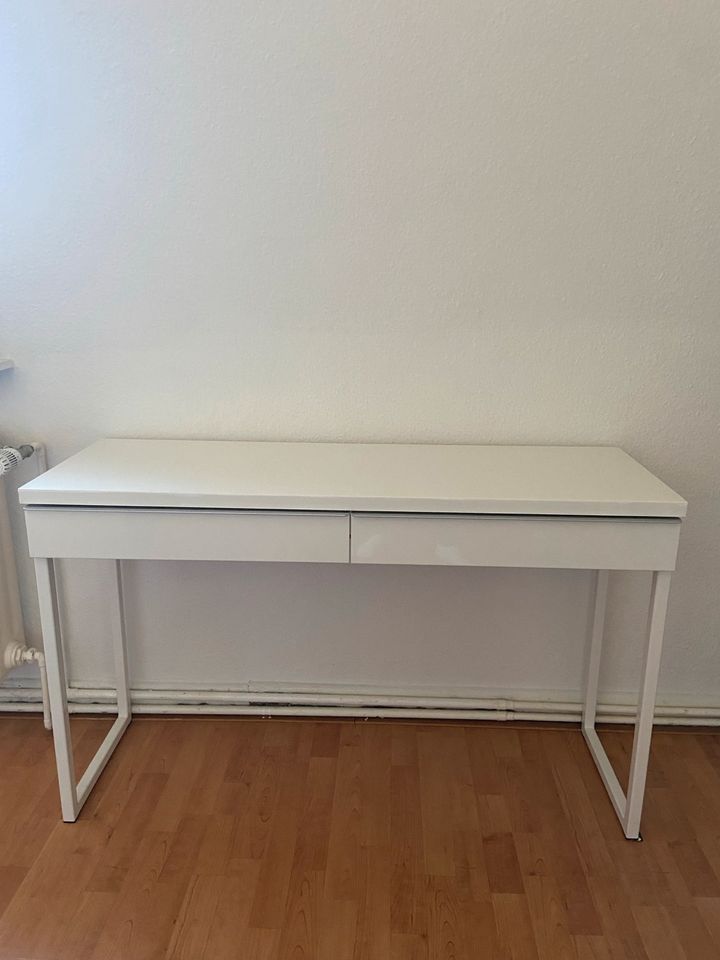 Ikea Besta Burs Schreibtsch / Sideboard / Kommode Hochglanz weiß in Lübeck