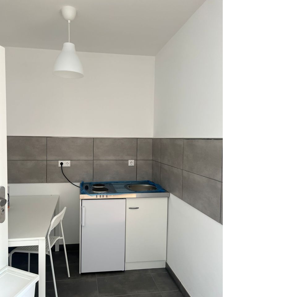 Möblierte  1 Zimmer ,  Pentryküche - Bad  Wohnen auf Zeit in FFM Riederwald in Frankfurt am Main