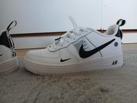 Nike Air Schuhe Größe 38 weiß und schwarz Hessen - Langenselbold Vorschau
