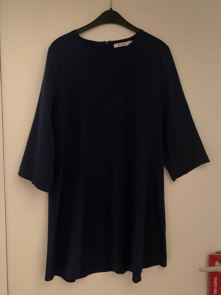 Blaues Kleid von NA-KD Gr. M zu verkaufen in München