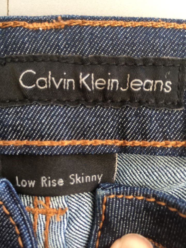 SUPERSCHÖNE STRETCH ORIGINAL CALVIN KLEIN JEANS Gr.30 in Saarbrücken