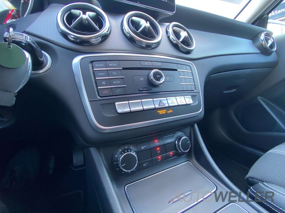 Mercedes-Benz GLA 200 7G-DCT Urban *AHK*Navi*LED*Klimaanlage* in Dortmund