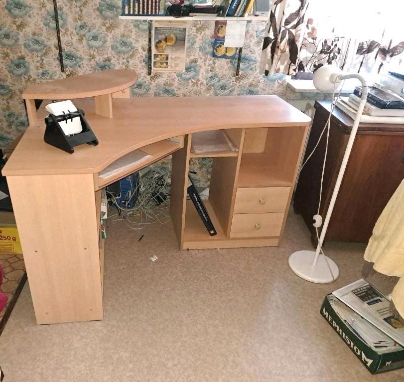 Schreibtisch Eckschreibtisch mit Schubladen und prakt. Fächern in Dornhan