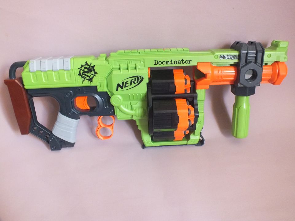 Nerf Zombie Strike Doominator in Freiberg