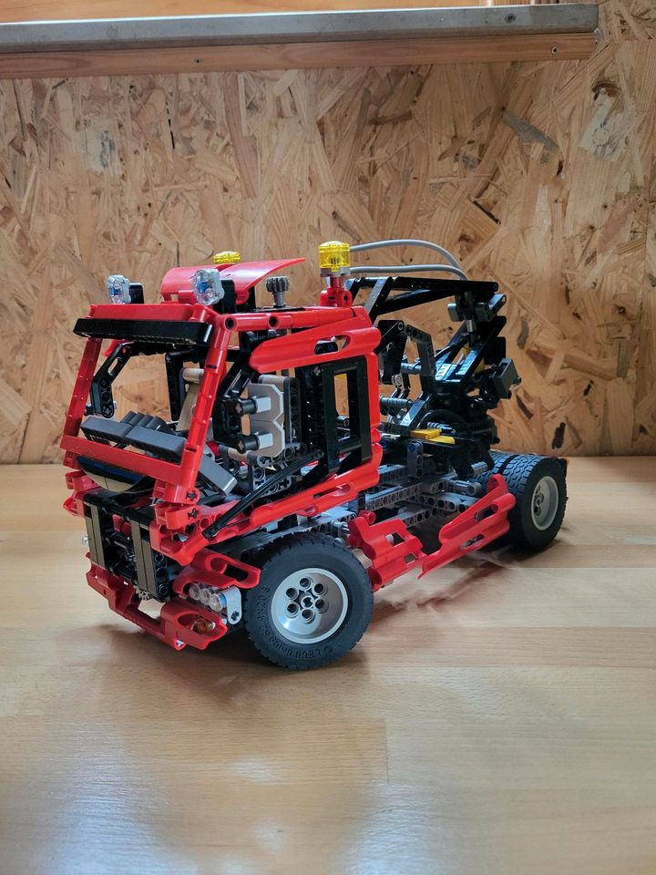 Lego Technic 8436 - Roter Truck mit Pneumatik in Porta Westfalica