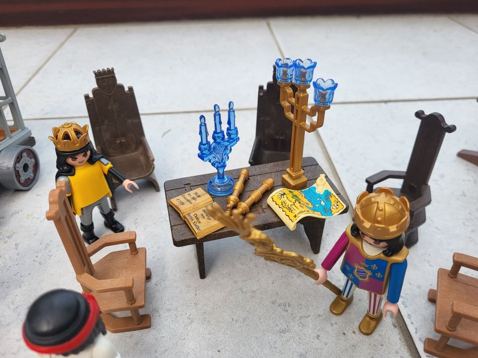 Playmobil Raubritterburg mit großem Zubehör in Leichlingen