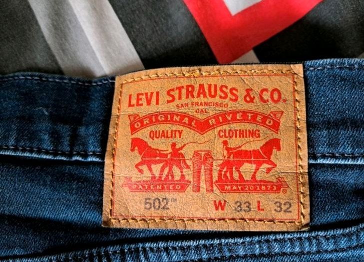Levis Jeans 502 in 33/32 in Berlin