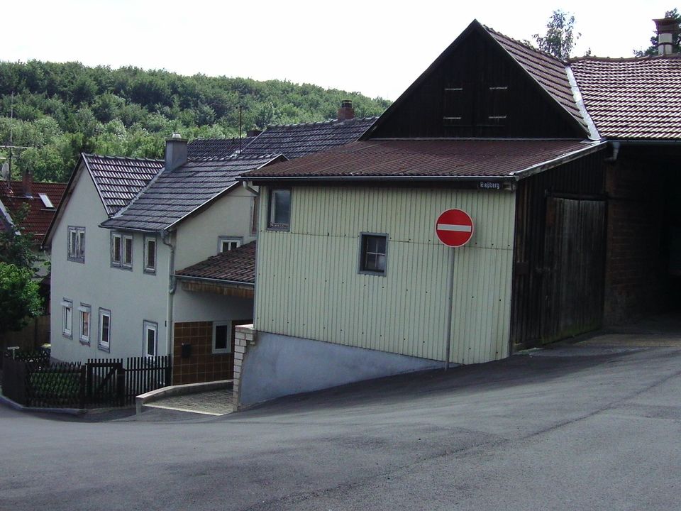 Kleines Haus mit Nebengebäude aus ehemaliger Landwirtschaft in Rödental