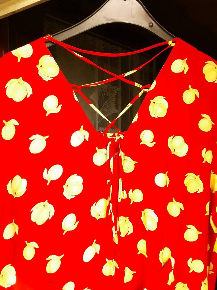 Damen Sommerkleid Gr. 42, rot mit gelben Pflaumen in Overath