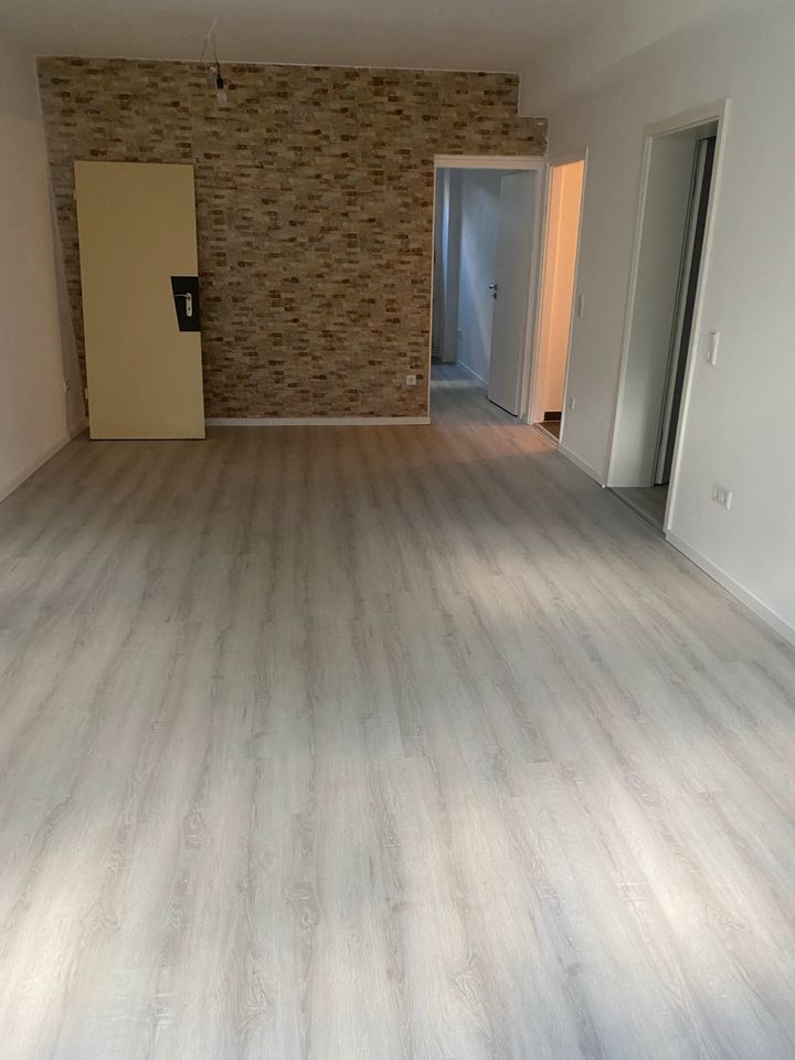 4 Zimmer Wohnung Neu Renoviert Ab Sofort Untergeschoss in Nürnberg (Mittelfr)