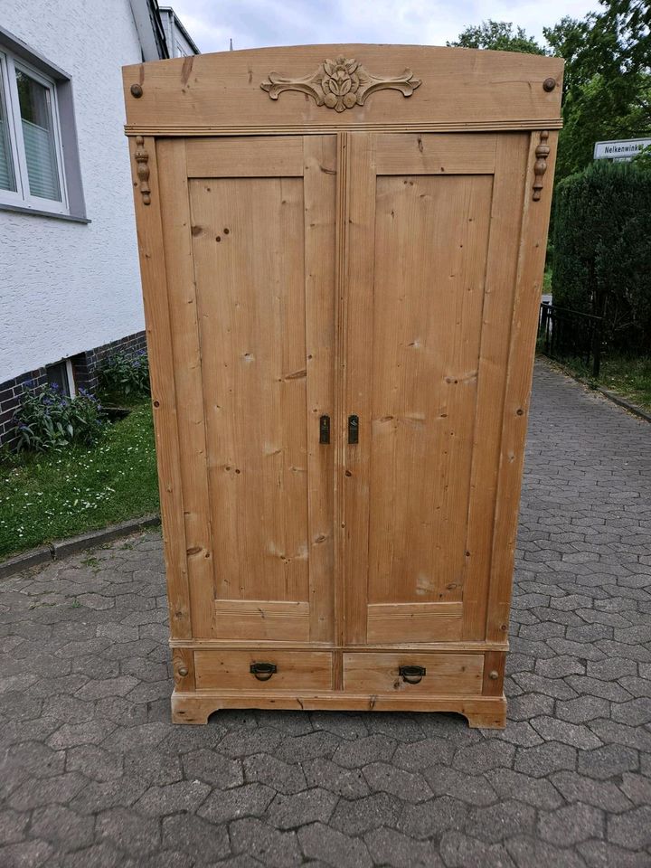 Jugendstil-Schrank, Weichhholz, Stecksystem in Göttingen