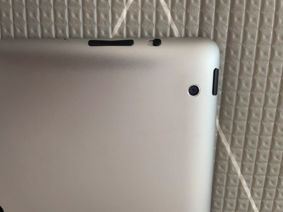 Gepflegtes iPad 2 A1395 16 GB in Gelnhausen