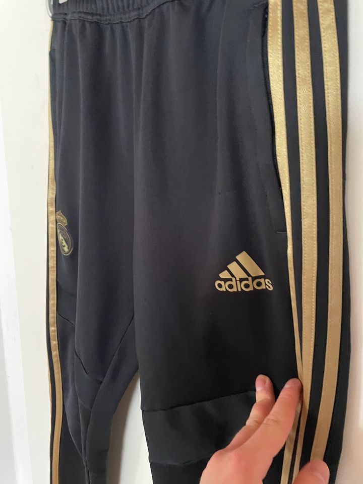 Adidas Real Madrid Sporthose schwarz in Dettingen an der Erms