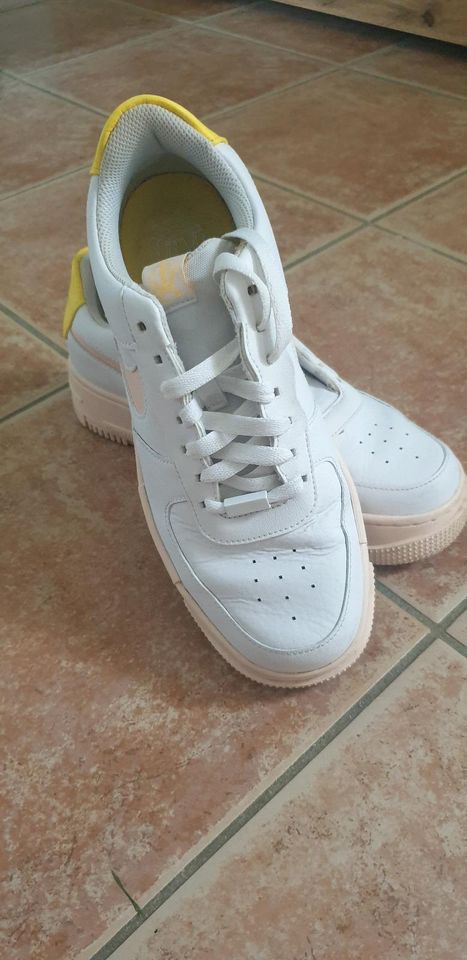 Nike Air Force Gelb in Uedem