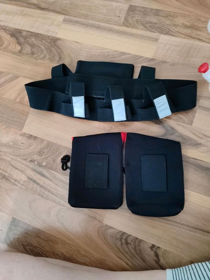 Laufgurt inklusive 2 extra Taschen und 6 Flaschen in Berlin