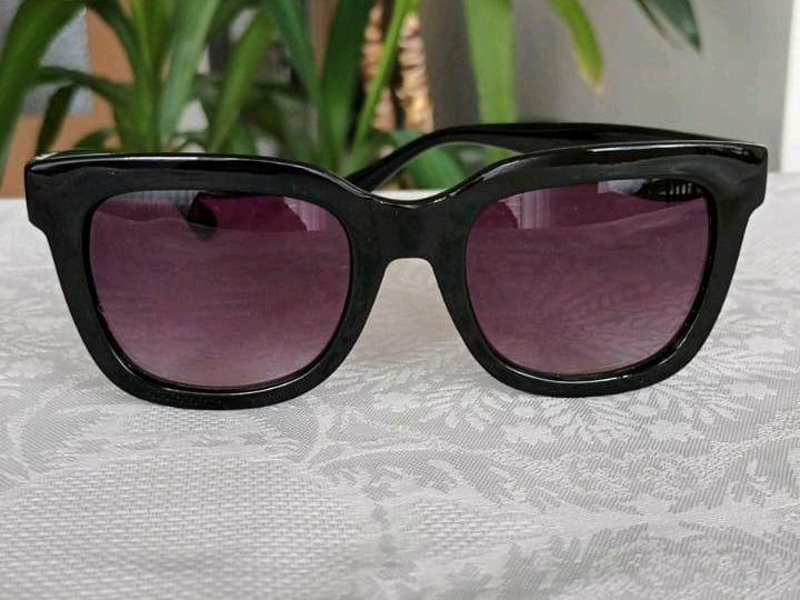 Versace 1969 Abbigliamento Sportivo SRL - Sonnenbrille in München -  Ramersdorf-Perlach | eBay Kleinanzeigen ist jetzt Kleinanzeigen