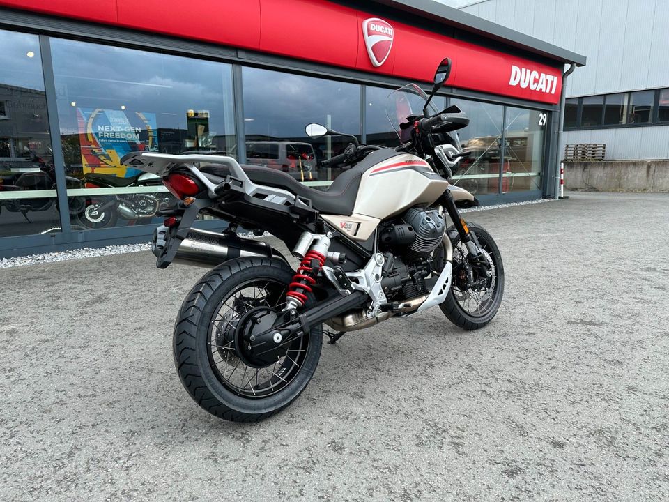 Moto Guzzi V85TT Travel *24er Modell* in Anröchte