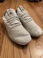 Adidas Hu Pharell Williams Gr. 41 1/3 weiß Sachsen-Anhalt - Hettstedt Vorschau