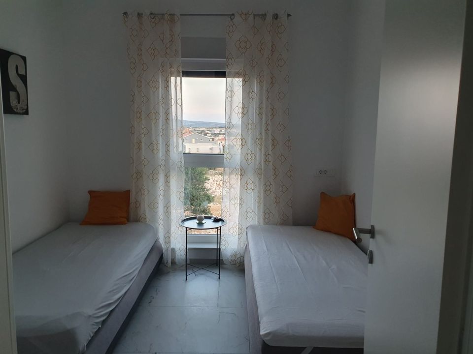 Langzeitmiete 1 Jahr Ferienwohnung in Novalja Kroatien mit Meerblick und Poolnutzung Erstbezug Neubau in Altdorf