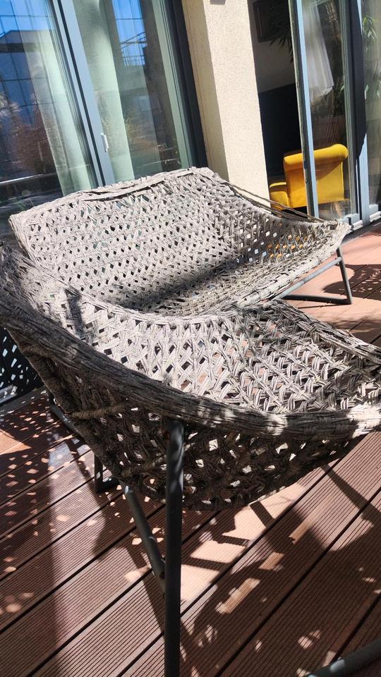 Garten Loungegarnitur Sitzmöbel 4 teilig Kissen Glastisch sofa in Leipzig