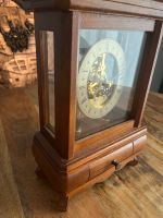 Antiquitäten Standuhr Holz Alte Uhr Tischuhr uhr Batterie alte Berlin - Reinickendorf Vorschau