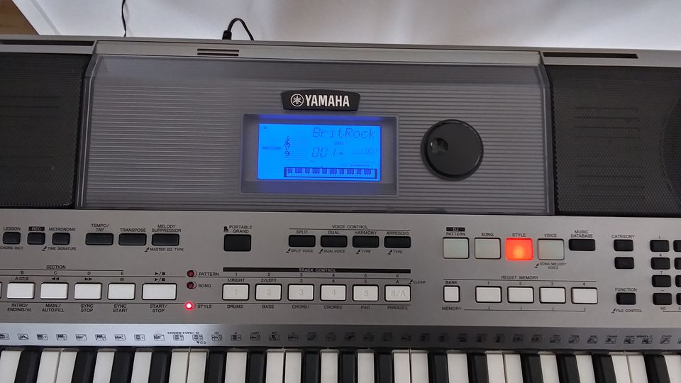 Keyboard Yamaha E433 in Düsseldorf
