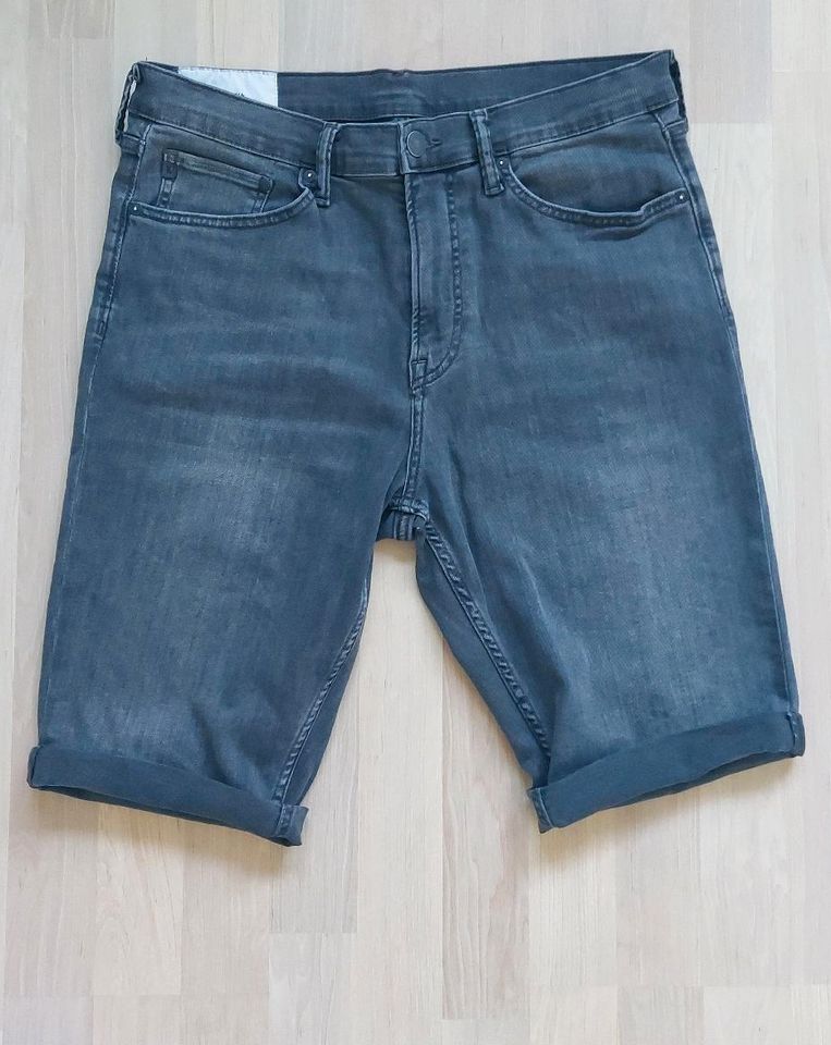 H&M kurze Hose / Jeans Gr. 36 schwarz in Düsseldorf