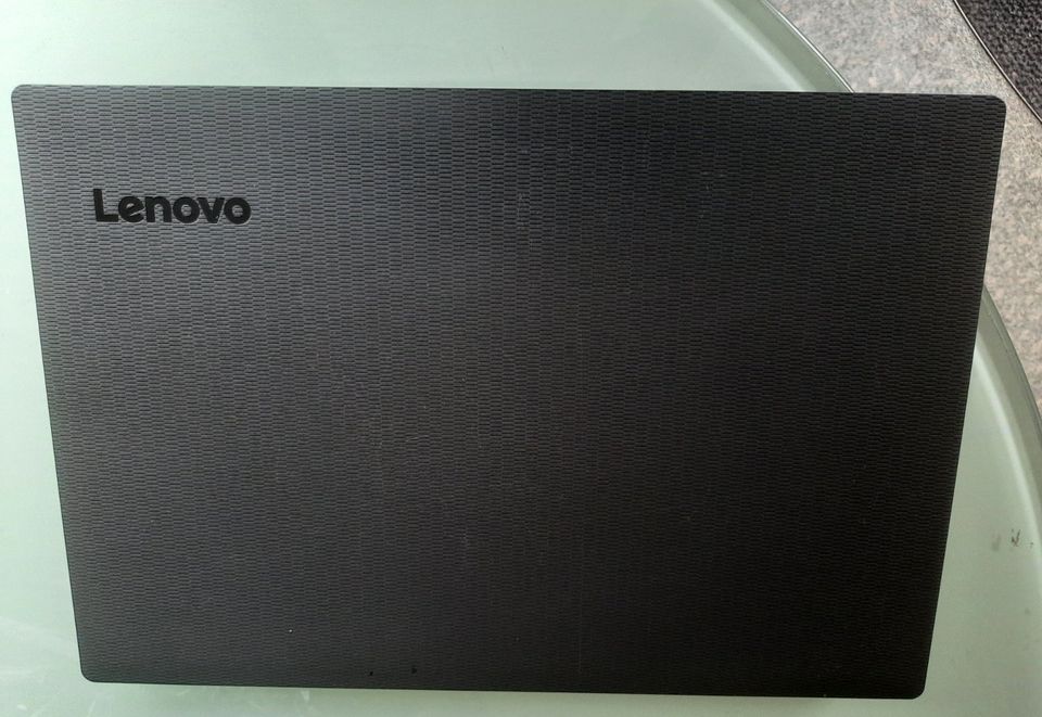 Lenovo V130 - 8GB RAM - 256GB SSD - 500GB HDD in Singen