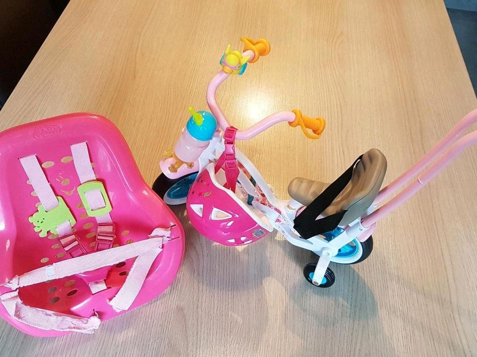 Tolles Baby born Fahrrad mit Trinkflasche, Helm und Fahrradsitz in Ochtendung