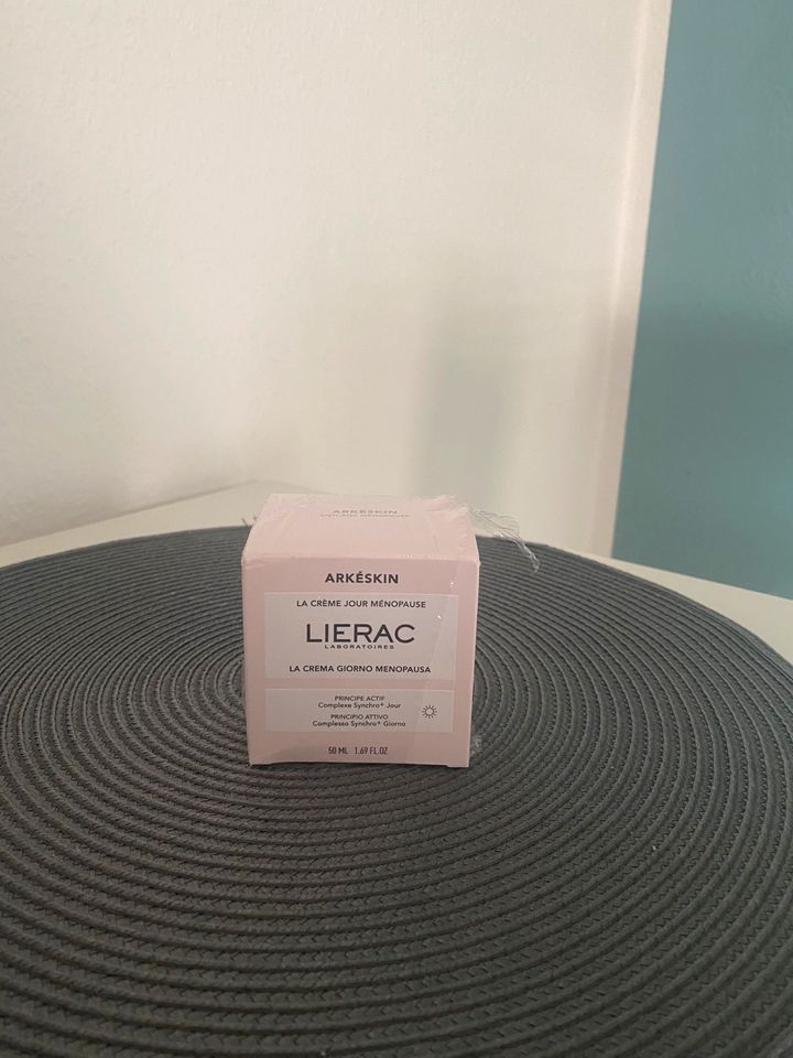 Lierac Arkeskin Tagescreme NEU 50ml in Berlin