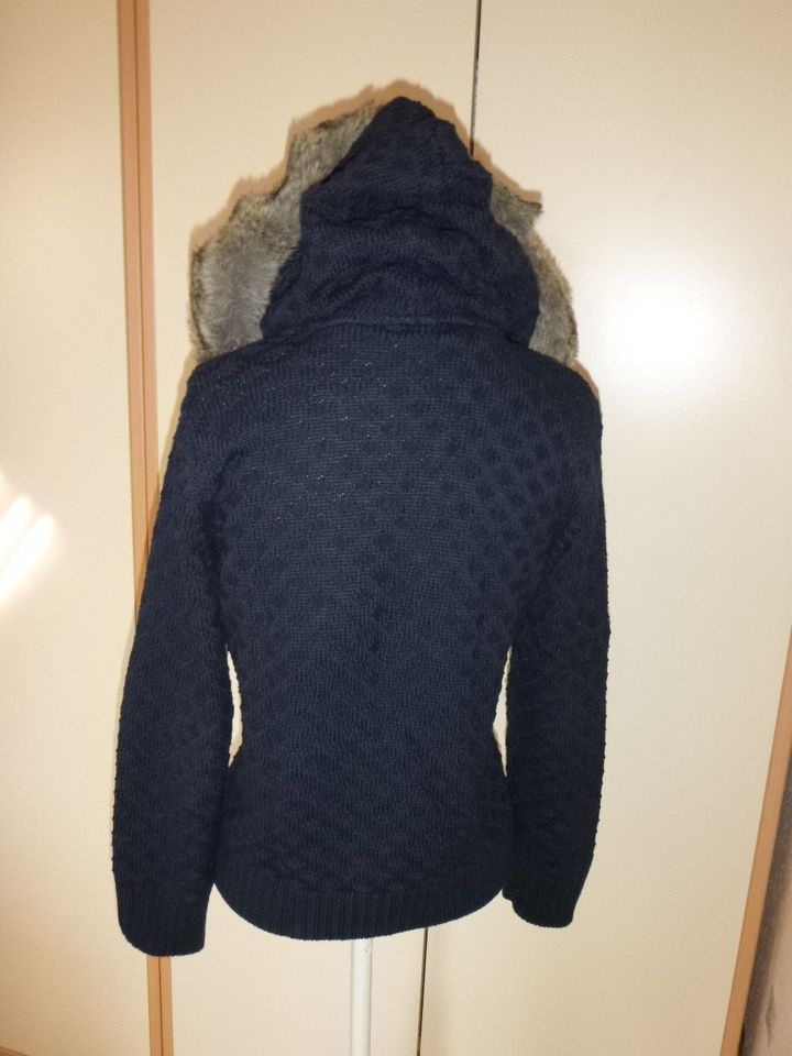 STREET ONE  Dunkelblaue Strickjacke  abnehmbarer Fellkragen Gr.38 in Adendorf