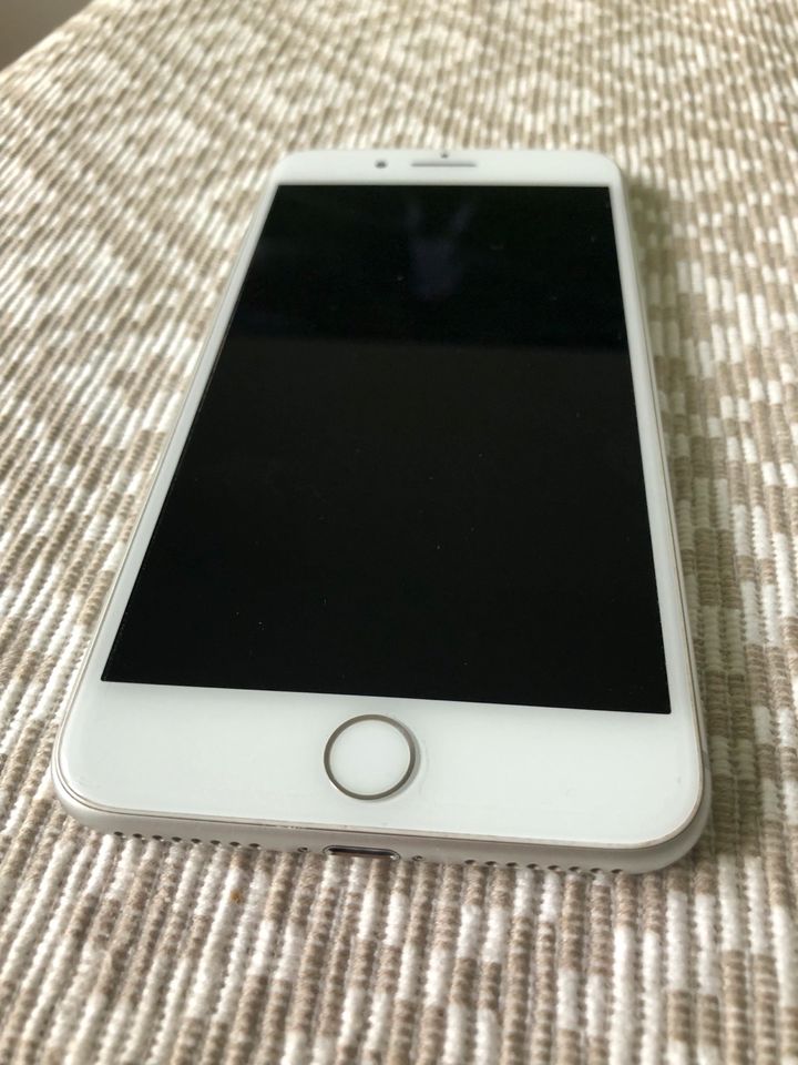 iPhone 8 Plus silber 64 GB in Rastede