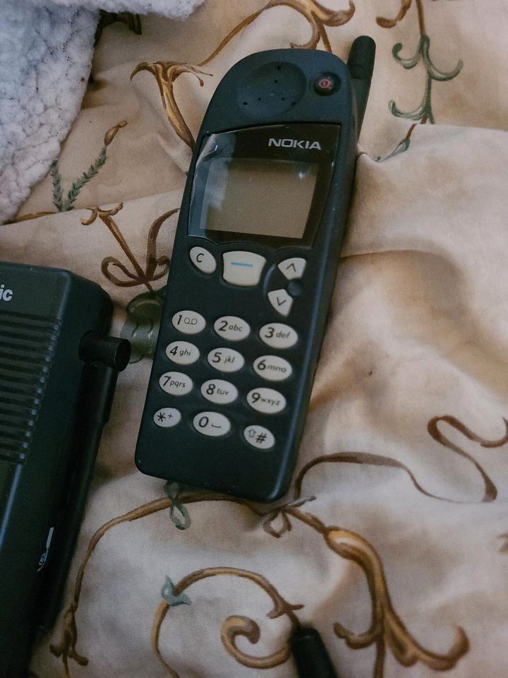 Nokia 5110  und Panasonic Telefon alt in Bielefeld