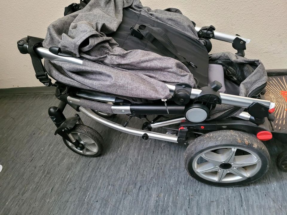 Buggy inkl. Zubehör: Fußsack, Regenschutz (Moon Flac) in Karlsruhe