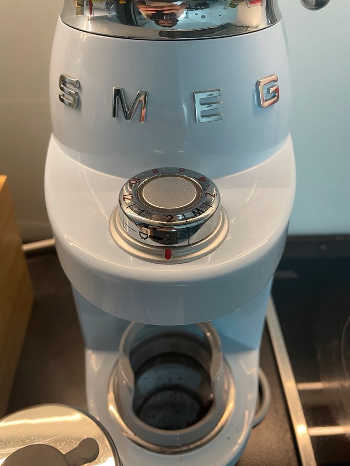 Smeg Kaffeemaschine + Kaffeemühle in Stuttgart