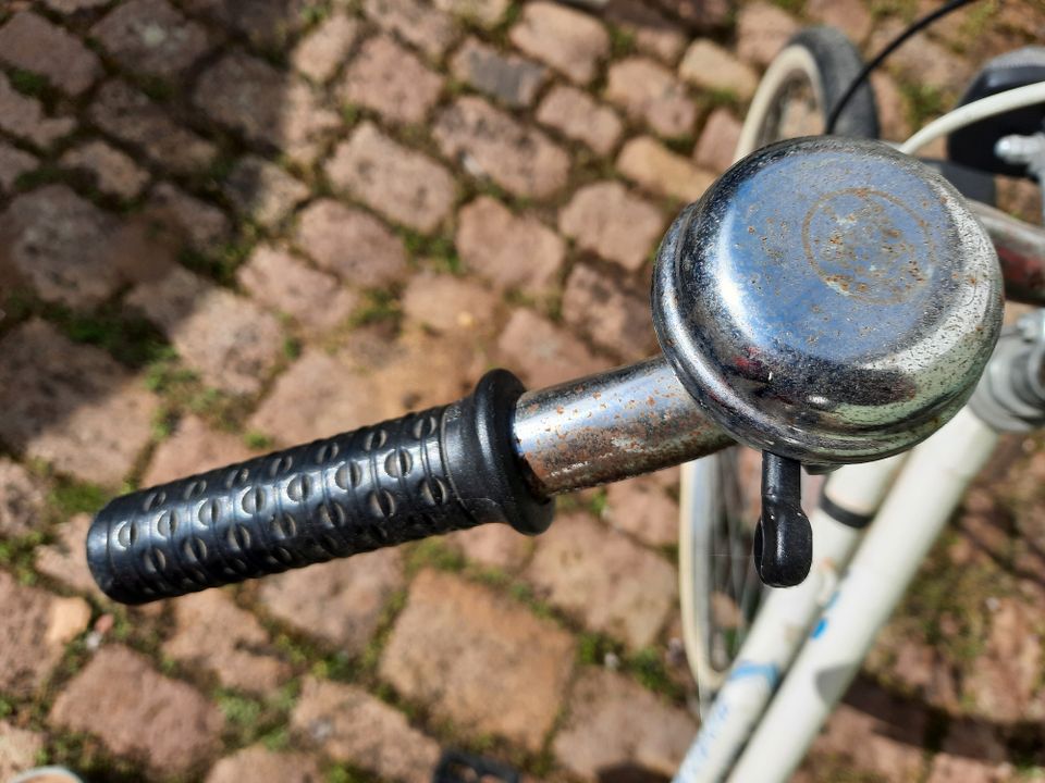 Weißes Fahrrad | Damenrad | Stadtrad der Marke "Toscana" in Siefersheim